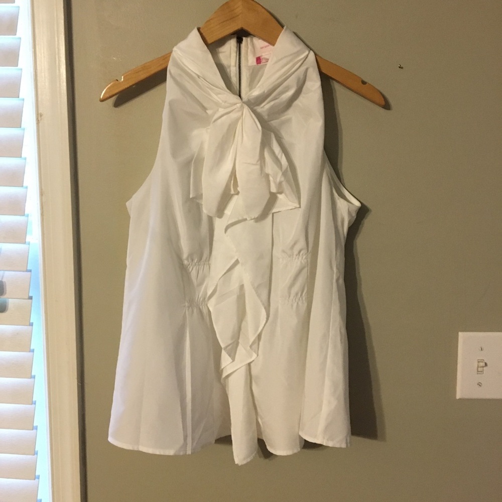 White sleeveless blouse